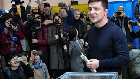 Ukraine Le Comédien Volodymyr Zelensky En Tête Du Premier Tour De La Présidentielle