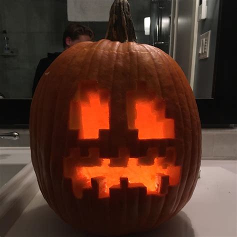 Happy Halloween, everyone! Here is a pumpkin carving that I did. : Minecraft