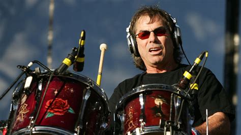 Ex Grateful Dead Drummer Mickey Hart Wanted By Police For Assault The