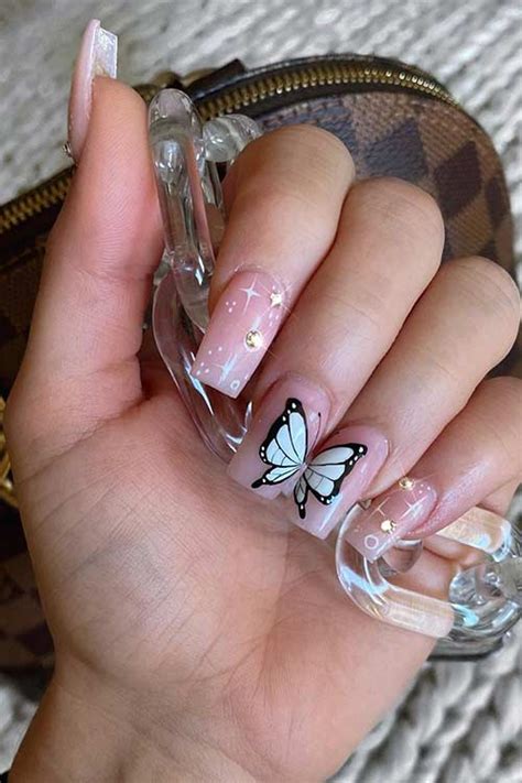 23 Fashionable Ideas To Flaunt Butterfly Nails This Sprin Hatinews