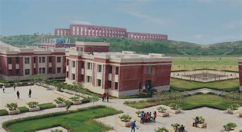 Amity University Gwalior Courses And Fees 2021 2022
