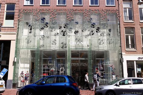 Chanel Store Façade Made With Glass Bricks