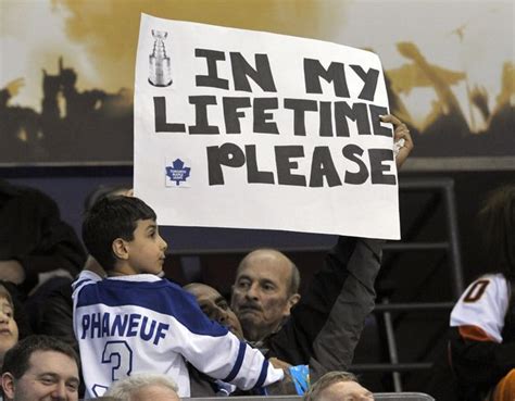 16 Awesome Hockey Fan Signs Sports Humor Hockey Fans Hockey Humor