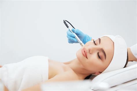 What Are The Top Benefits Of Facial Microdermabrasion Dr Semone Rochlin