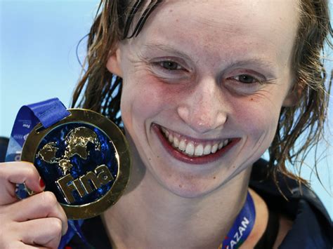 Web Ledecky Of The Us Poses With Her Gold Medal After The Womens 1500m Freestyle Final At The