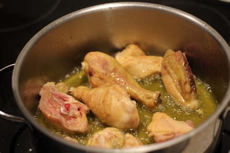 La pechuga de pollo es tan versátil que nos da un sinfín de posibilidades en la cocina. Receta de pollo en salsa | Receta de Sergio