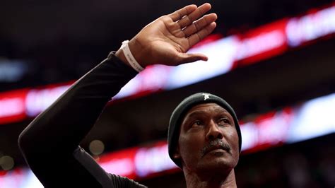 Discovernet Karl Malone Rakes In 5m After Auctioning Memorabilia