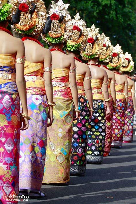 Balinese Women In Traditional Costumes And Hairstyles By Ghaghah
