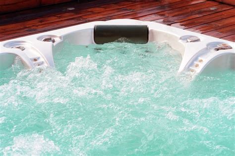 1 health benefits of whirlpool baths. What is a Whirlpool Tub: Everything you Need to Know ...
