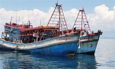 'percuma' in malay means free, while in indonesia it means useless. Vietnamese fisherman shot dead by Malaysia's coast guard ...
