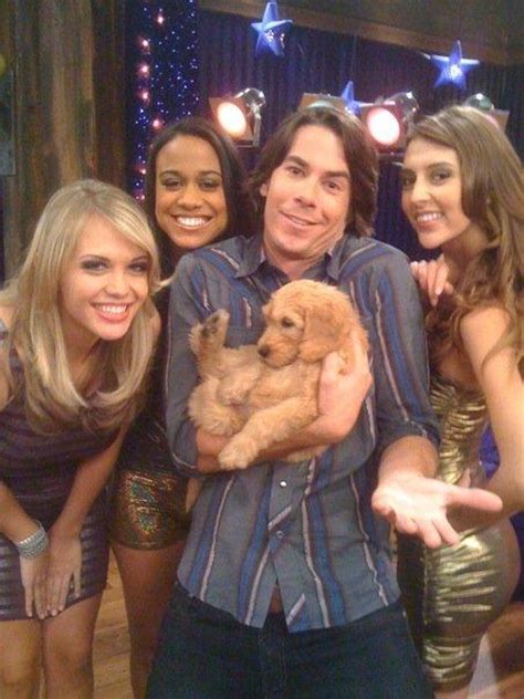 Image Spencer With Girls And A Puppy Icarly Wiki Fandom