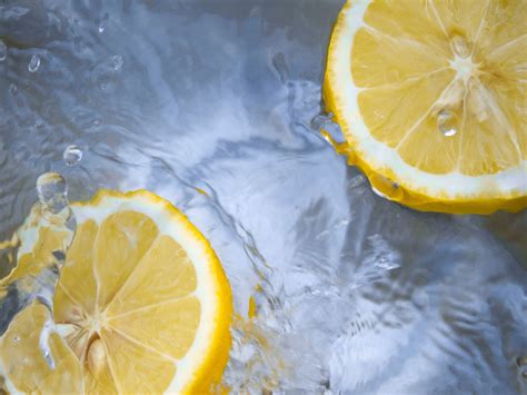 ooh ooh lemons can liven up your life drop a slice into hot water in the morning or cool water