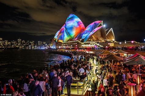 Sydney Opera House Launches Year Round Light Show Daily Mail Online