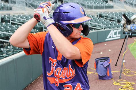 Eight Run Fifth Propels No Tigers Over Hokies Clemson Tigers