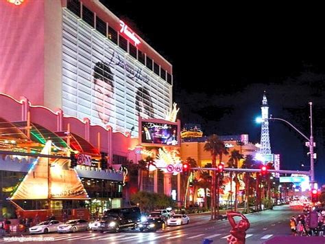 Guide To Walking The Las Vegas Strip