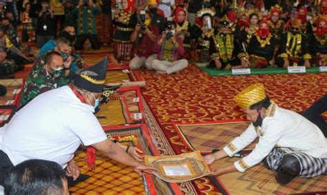 Kalosara Tradisi Budaya Adat Dan Sejarah Suku Tolaki
