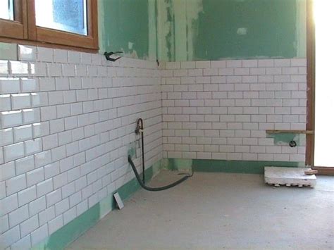 Le carrelage que nous vous proposons n'est pas difficile à poser, il existe même des gammes de dalles très légères afin de faciliter votre travail. Carrelage metro couleur joint - Atwebster.fr - Maison et ...