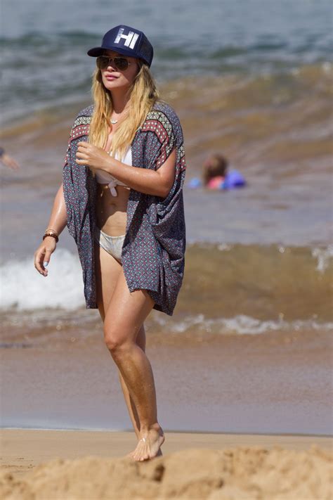 Hilary Duff In Bikini At The Beach In Maui Celebmafia