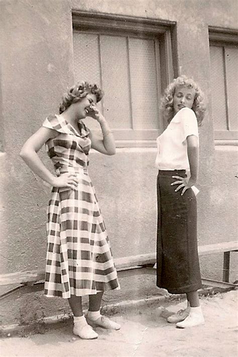 44 Lovely Snapshots Of Teenage Girls In Dresses In The 1950s ~ Vintage