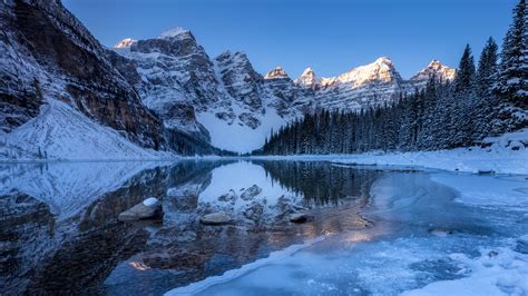 Moraine Lake In Banff National Park 4k Wallpaper