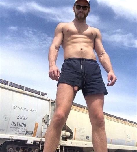 Nude Celebs Penis Liam Hemsworth Shows Is Penis Source