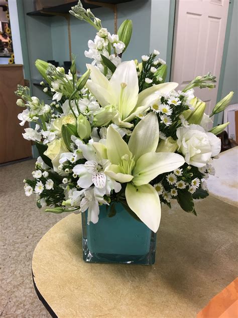 All White Arrangement Makes For A Elegant Bouquet Elegant Bouquet
