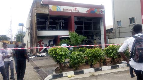 Updated Mob Sets Two Banks Ablaze After Policeman Shoots Trailer
