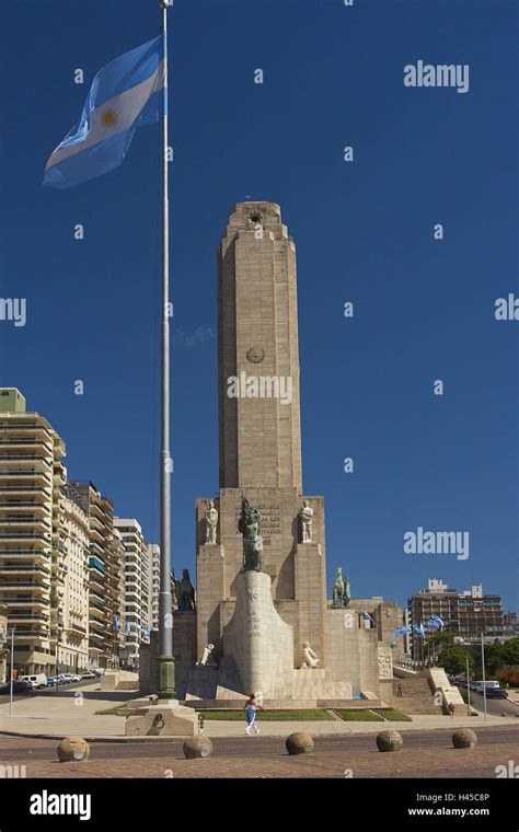 Monumento La Bandera Monument Flag Fotografías E Imágenes De Alta