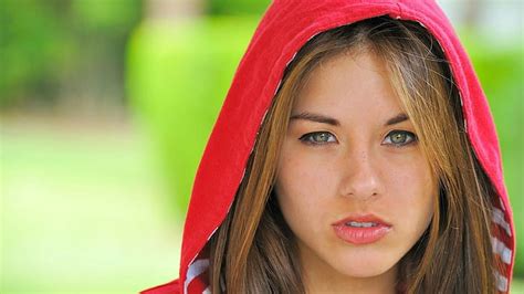 Hd Wallpaper Shyla Jennings Blonde Hoods Green Background Face