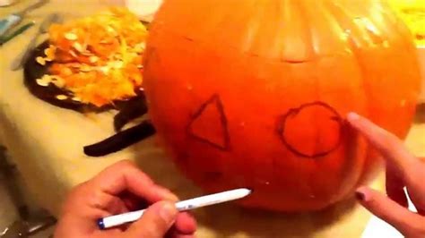 Spécial Halloween:DIY citrouille qui fait peur - YouTube