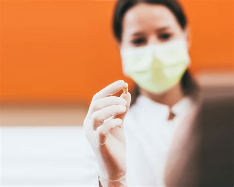 Nach dem eingriff darf der mund nicht umspült werden, damit es nicht zu nachblutungen kommt. Zahn ziehen (Zahn Extraktion) » 11880-zahnarzt.com