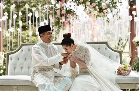 She is the youngest daughter of tan sri sm nasimuddin. Malaysian heiress Chryseis Tan weds fiance Faliq ...