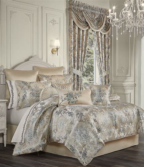 J Queen New York Jacqueline Woven Floral Jacquard Comforter Set