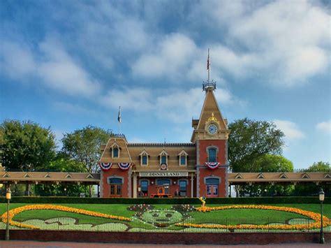 Disney Disneyland Main Street Train Station View Large O Flickr