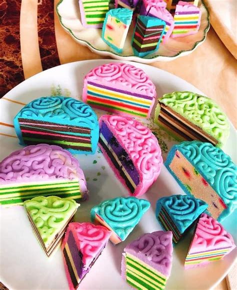 8 top halal mooncake brands in singapore. Kuching Bakery Makes Colourful Kek Lapis Mooncakes