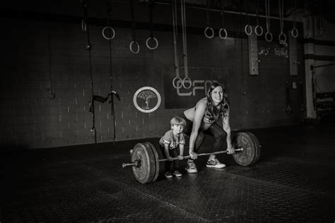 Pregnant Mom Does Gym Photo Shoot To Show Women Are Strong And Capable