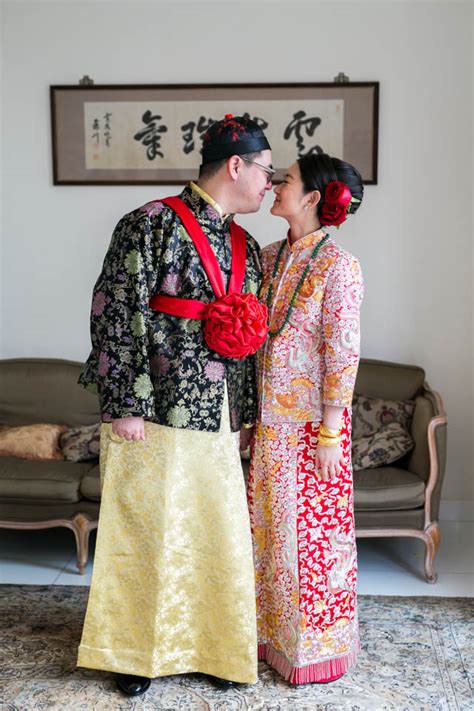 Generally speaking, chinese wedding dress is basically around theme of good luck and happiness. Chinese Wedding Traditions: Qun Gua | Hong Kong Wedding Blog
