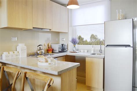 Una cocina perfectamente integrada el la casa con el efecto bicolor. Decoración de cocina y comedor Costa Quilén