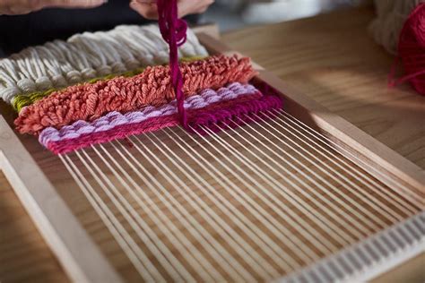 How To Weave A Tapestry Woolmark Tapestry Weaving Weaving Loom Diy
