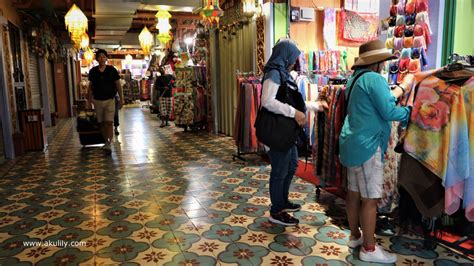 Add this video to your web page. Menikmati Tawar-menawar Belanjaan di Pasar Seni Kuala ...
