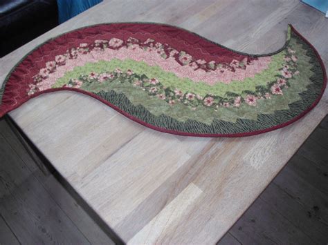 Spiral Table Runner Patchwork Quilts Quilts Projects To Try