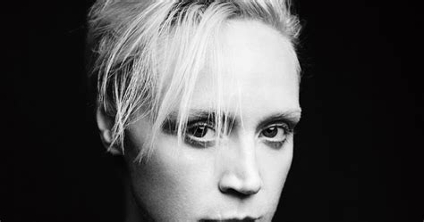 Gwendoline Christie Por Matt Holyoak ~ Resumo Fotográfico