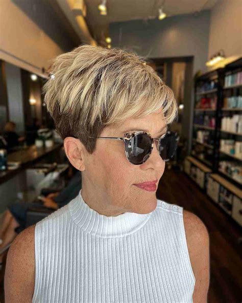 Stylish Short Haircuts For Women Over