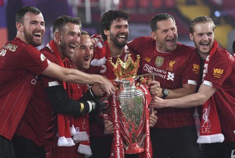 Football Liverpool Players Receive English Premier League Trophy On