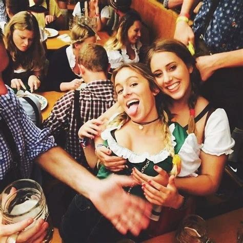 pin by marco albertazzi on oktoberfest oktoberfest woman german beer girl octoberfest girls