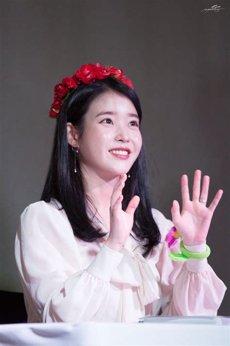 Iu 181021 Gnal N Meet And Greet Autograph Session Korean Beauty Asian