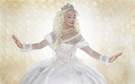 White Queen Walkabout Act Alice In Wonderland Entertainment Uk
