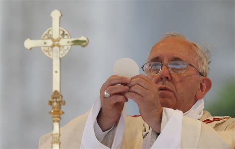 Pope On Corpus Christi Jesus In The Eucharist Gives Life Love The