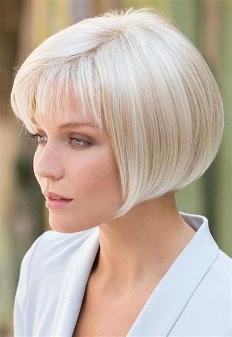 Coiffure Courte Au Carré Wavy Bob Hairstyles Trending Hairstyles Bobs