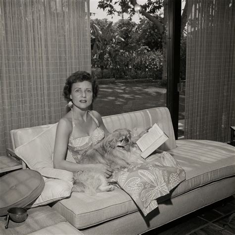 35 Rare And Fabulous Vintage Photos Of A Young Betty White From Between